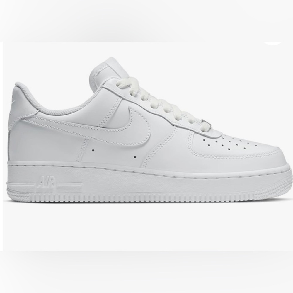 Nike White Sneakers Air Force 1 ‘07 Size 7